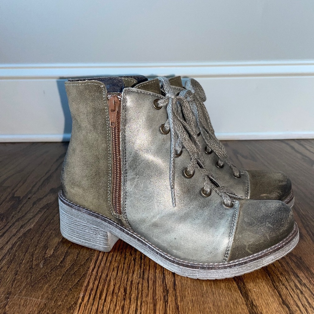 NAOT Groovy Ankle Boot (36/6)